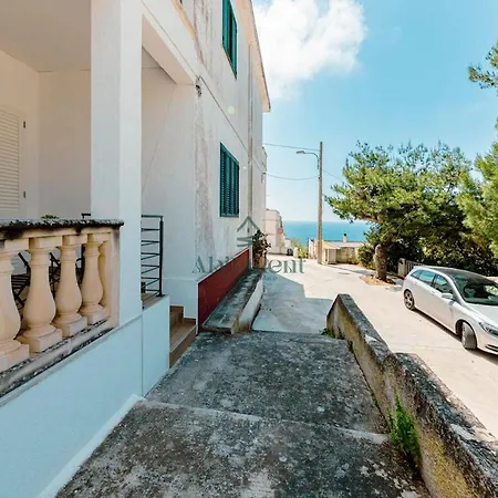 Vistamare - Castro Apartment *
